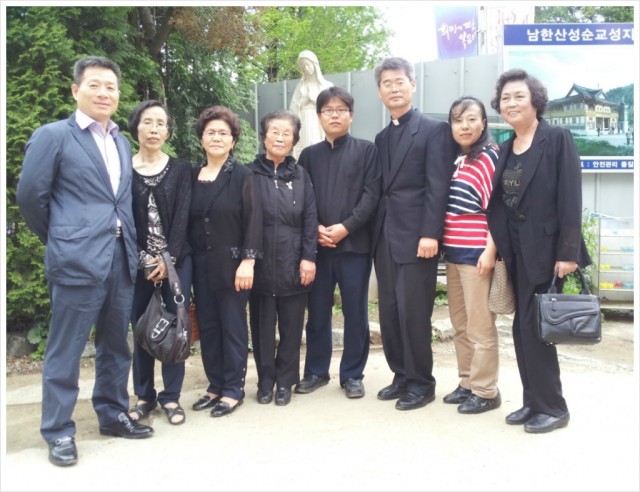 춘천교구 내촌성당 신부님과 교우분들